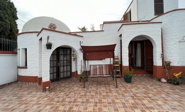 Venta casa 4 ambientes con quincho y cochera en Don Bosco