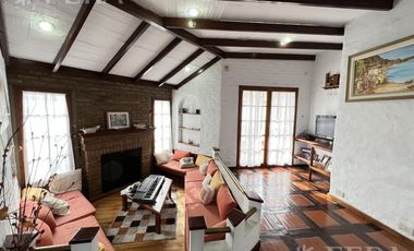 Venta casa 4 ambientes con quincho y cochera en Don Bosco