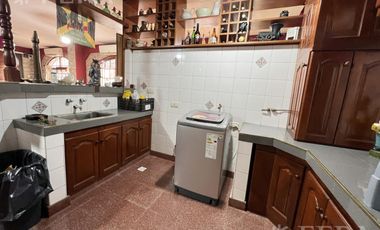 Venta casa 4 ambientes con quincho y cochera en Don Bosco