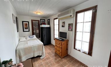 Venta casa 4 ambientes con quincho y cochera en Don Bosco