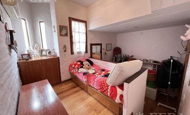 Venta casa 4 ambientes con quincho y cochera en Don Bosco