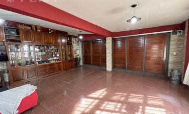 Venta casa 4 ambientes con quincho y cochera en Don Bosco