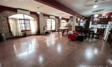 Venta casa 4 ambientes con quincho y cochera en Don Bosco