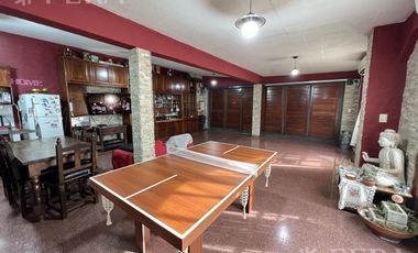 Venta casa 4 ambientes con quincho y cochera en Don Bosco