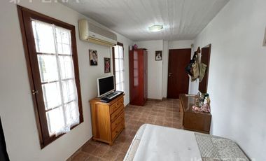 Venta casa 4 ambientes con quincho y cochera en Don Bosco