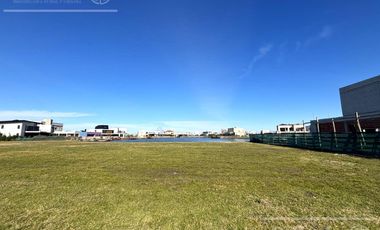 Lote en venta de 771 metros fondo a la laguna con posesion inmediata  en Villalobos - Pueblos del Plata