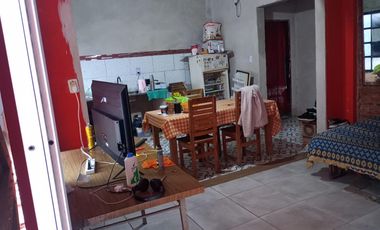 Casa a refaccionar en venta - 2 Dormitorios 2 Baños - 200Mts2 - Guernica