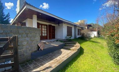 Casa venta 3 dormitorios venta - Cocheras- Pilar