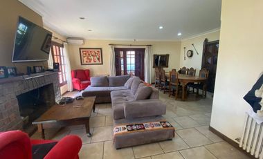 Casa venta 3 dormitorios venta - Cocheras- Pilar