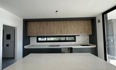 San Matías | Venta | Importante casa a laguna a estrenar en área 5