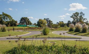 San Matías | Venta | Importante casa a laguna a estrenar en área 5