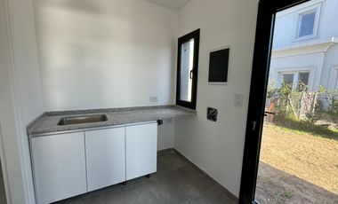 San Matías | Venta | Importante casa a laguna a estrenar en área 5
