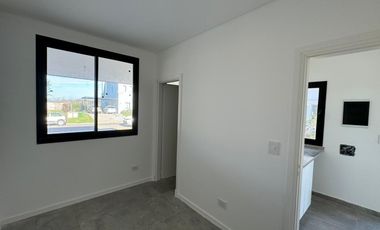 San Matías | Venta | Importante casa a laguna a estrenar en área 5