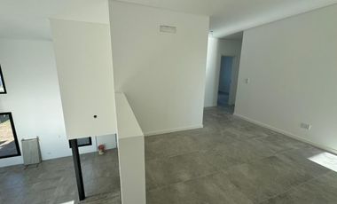 San Matías | Venta | Importante casa a laguna a estrenar en área 5