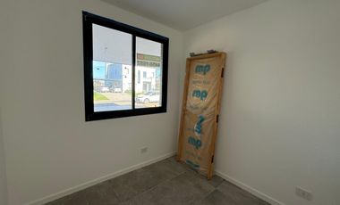 San Matías | Venta | Importante casa a laguna a estrenar en área 5