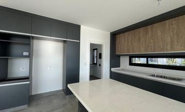 San Matías | Venta | Importante casa a laguna a estrenar en área 5