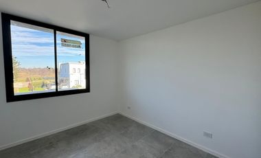 San Matías | Venta | Importante casa a laguna a estrenar en área 5