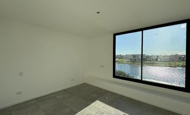 San Matías | Venta | Importante casa a laguna a estrenar en área 5