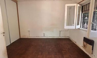 Casa en venta  3 ambientes con cocheras descubiertas, jardín  Lomas de Zamora