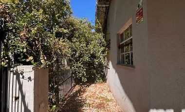 Casa en venta  3 ambientes con cocheras descubiertas, jardín  Lomas de Zamora
