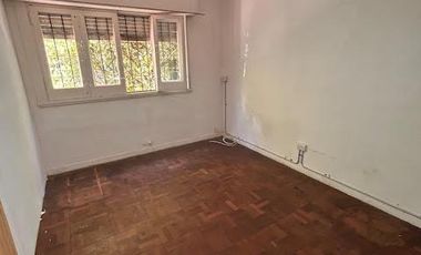 Casa en venta  3 ambientes con cocheras descubiertas, jardín  Lomas de Zamora