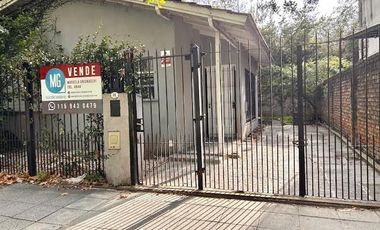 Casa en venta  3 ambientes con cocheras descubiertas, jardín  Lomas de Zamora
