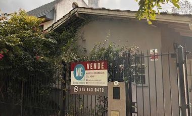 Casa en venta  3 ambientes con cocheras descubiertas, jardín  Lomas de Zamora