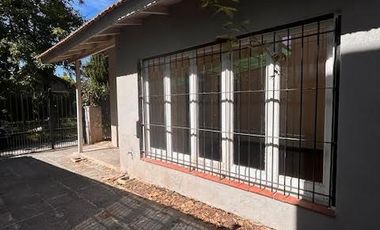 Casa en venta  3 ambientes con cocheras descubiertas, jardín  Lomas de Zamora