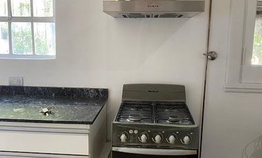 Casa en venta  3 ambientes con cocheras descubiertas, jardín  Lomas de Zamora