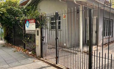 Casa en venta  3 ambientes con cocheras descubiertas, jardín  Lomas de Zamora