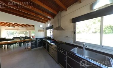 Casa 4 ambientes VENTA Parque Las Naciones
