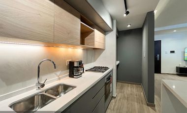 Venta departamento tipo duplex de cuatro dormitorios con balcón, cochera y patio. Rosario, Abasto