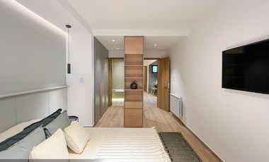 Venta departamento tipo duplex de cuatro dormitorios con balcón, cochera y patio. Rosario, Abasto