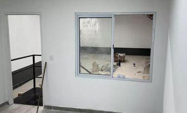 Depósito - Galpón de 600m2  en  La Boca - ALQUILER
