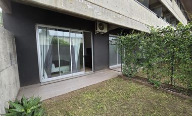Venta departamento dos ambientes con patio, edificio Art Gallery Office, Pilar.