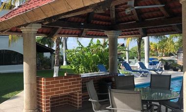 Villa con vista a la laguna en zona hotelera
