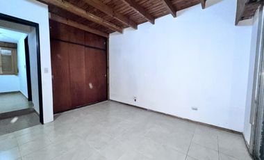 Casa en  venta de 4 ambientes con patio, parrilla y cochera - Wilde