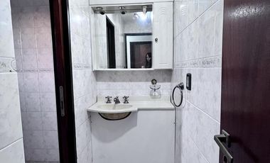 Casa en  venta de 4 ambientes con patio, parrilla y cochera - Wilde