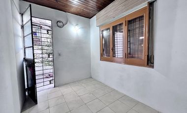 Casa en  venta de 4 ambientes con patio, parrilla y cochera - Wilde