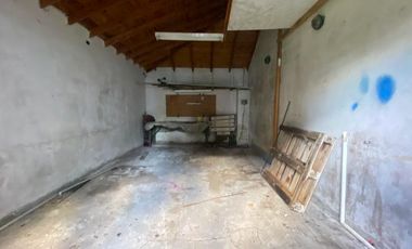 Casa en  venta de 4 ambientes con patio, parrilla y cochera - Wilde