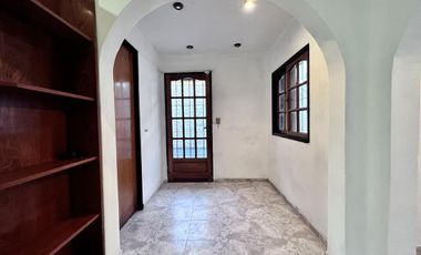 Casa en  venta de 4 ambientes con patio, parrilla y cochera - Wilde
