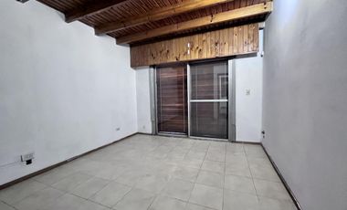 Casa en  venta de 4 ambientes con patio, parrilla y cochera - Wilde