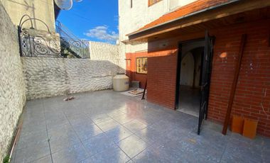 Casa en  venta de 4 ambientes con patio, parrilla y cochera - Wilde