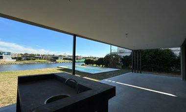 San Matías - Área 1 | Venta | Casa moderna a la laguna, de 5 amb con pileta