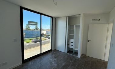 San Matías - Área 1 | Venta | Casa moderna a la laguna, de 5 amb con pileta
