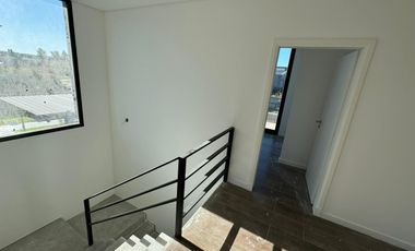 San Matías - Área 1 | Venta | Casa moderna a la laguna, de 5 amb con pileta