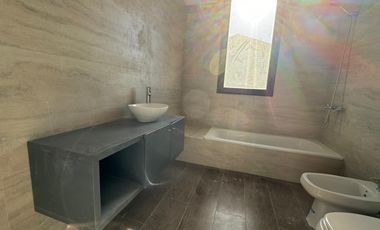 San Matías - Área 1 | Venta | Casa moderna a la laguna, de 5 amb con pileta