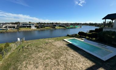 San Matías - Área 1 | Venta | Casa moderna a la laguna, de 5 amb con pileta