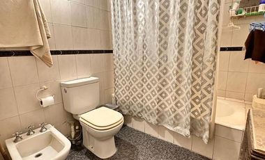 Amplia casa de 5 dormitorios con galería y pileta, Av. Roca al 1000, Barrio Sur