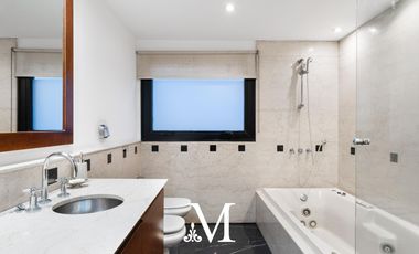 Piso en torre Belgrano, 5 ambientes, 2 cocheras, seg  24 hs presencial, amenities